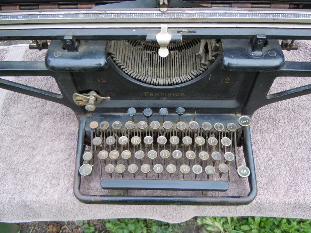STARÝ PSACÍ STROJ REMINGTON 12 - 2