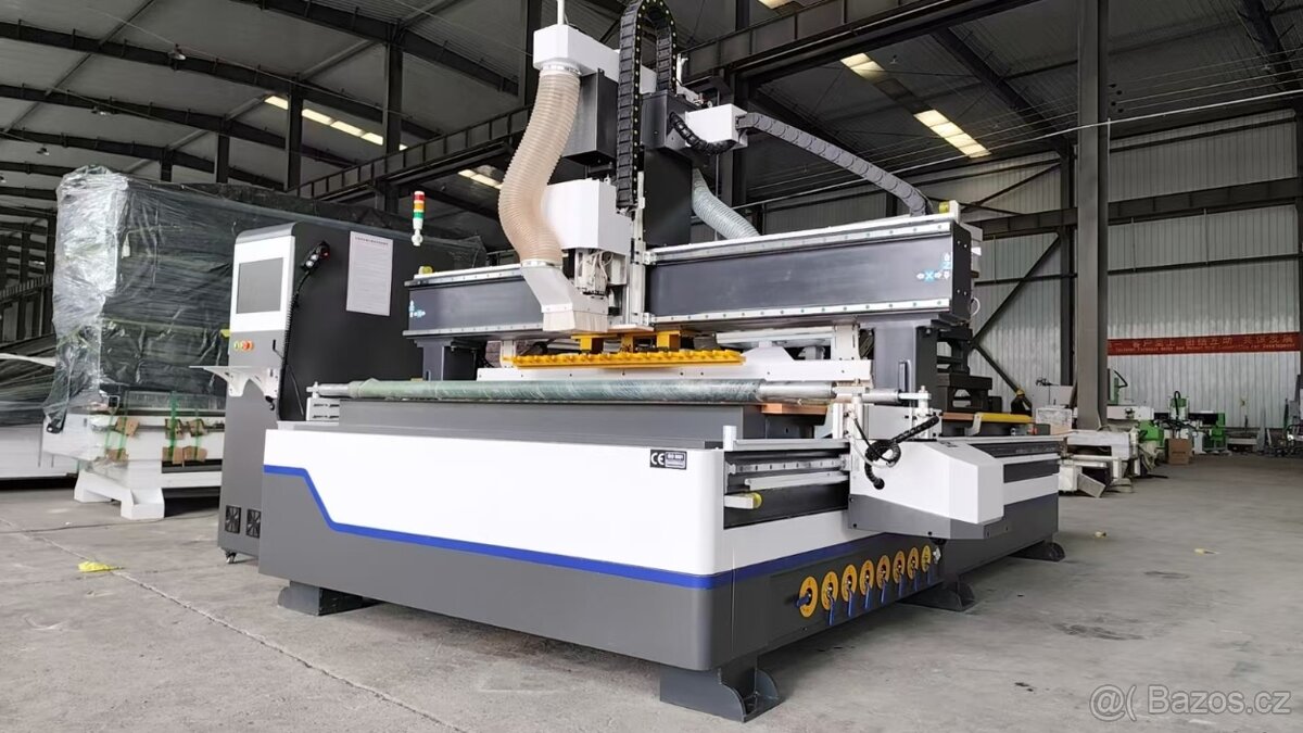 CNC frézka s výměnnými nástroji - stroj skladem - 2