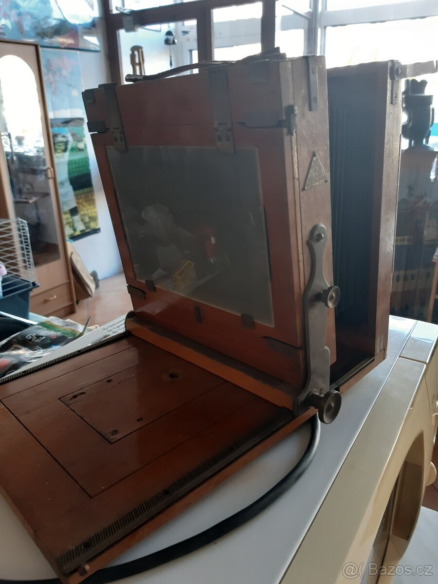 starý deskový fotoaparát - 2