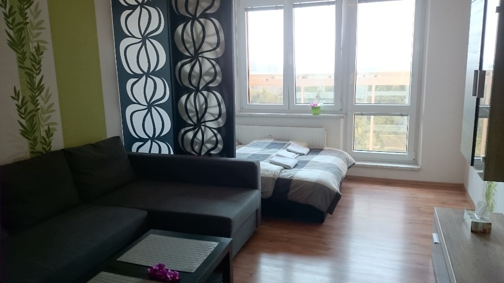 Pronájem bytu 1+kk s ložií - 2