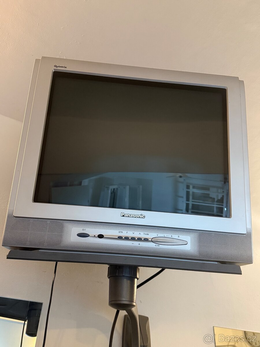 CRT televize Panasonic Quintrix + Nástěnný držák - 2