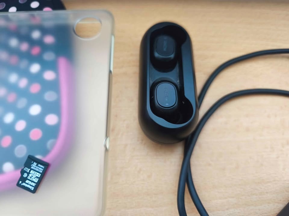 Tablet Lenovo M8 LTE 8" + obaly, sluchátka, paměťová karta. - 2