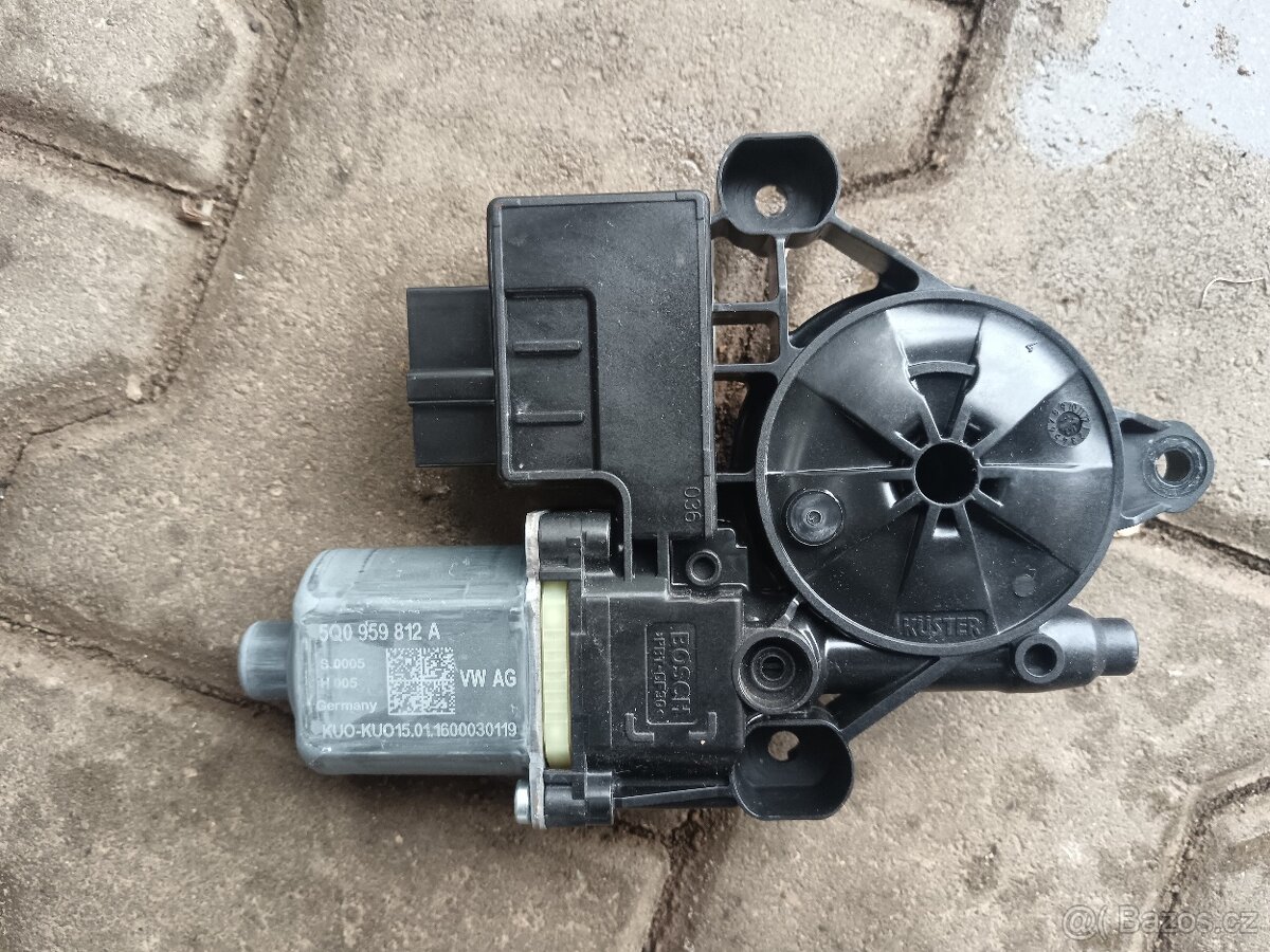 El.motorek do dveří škoda Octavia 3 - 2