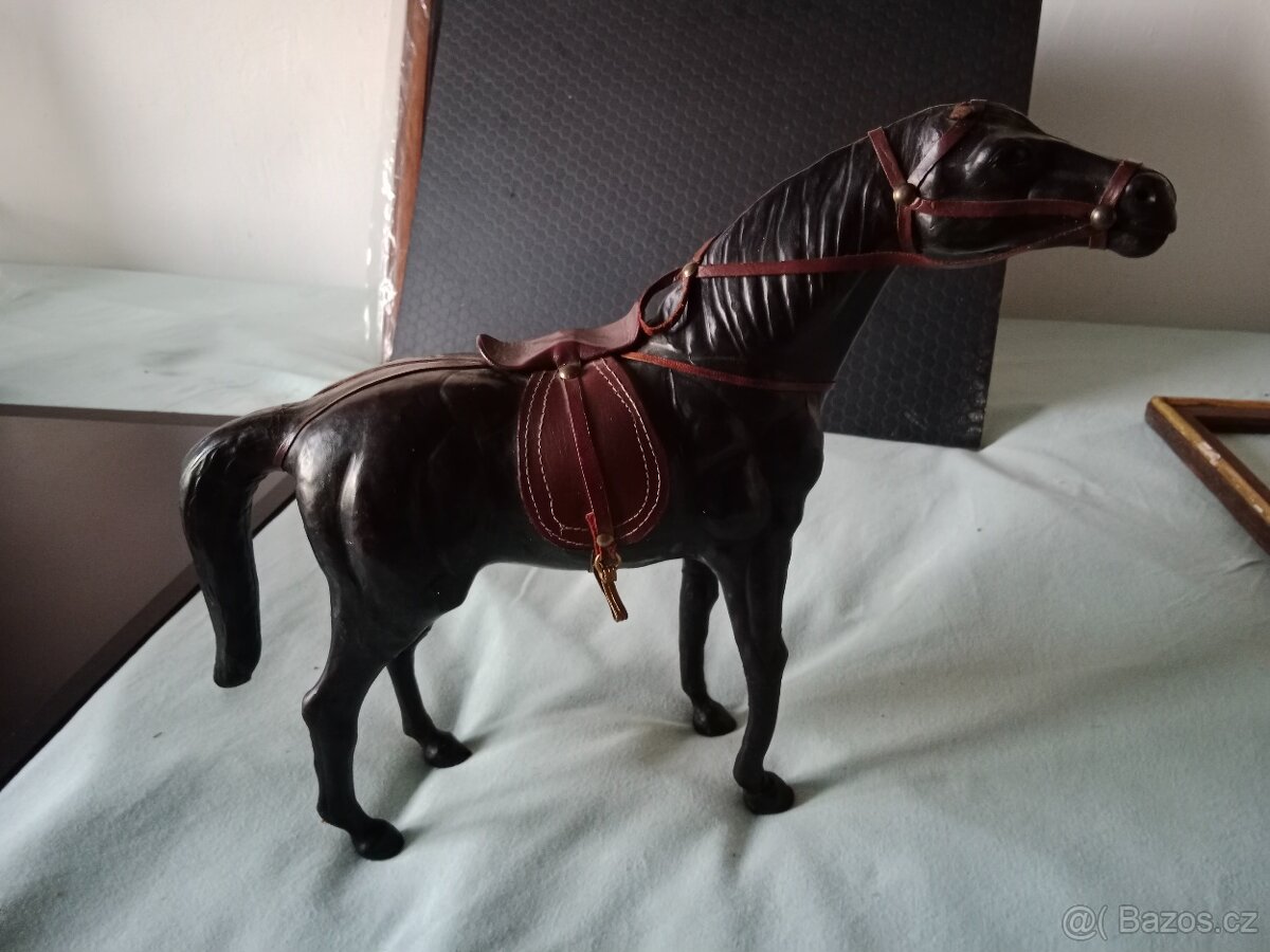 Kůň kožená dekorace starožitnost SLEVA 500 Kč - 2