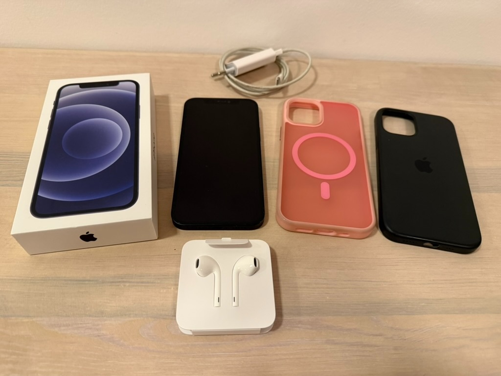 iPhone 12 - 128 GB - black - včetně komplet. příslušenství - 2