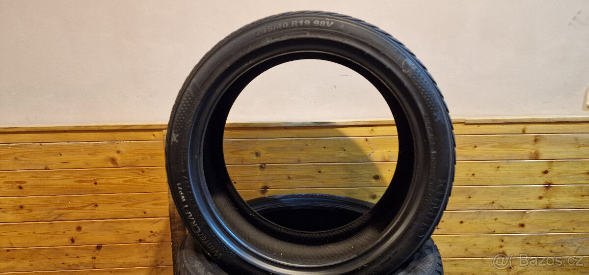245/40/19 - Kumho - zimní - pošlu poštou 635. - 2