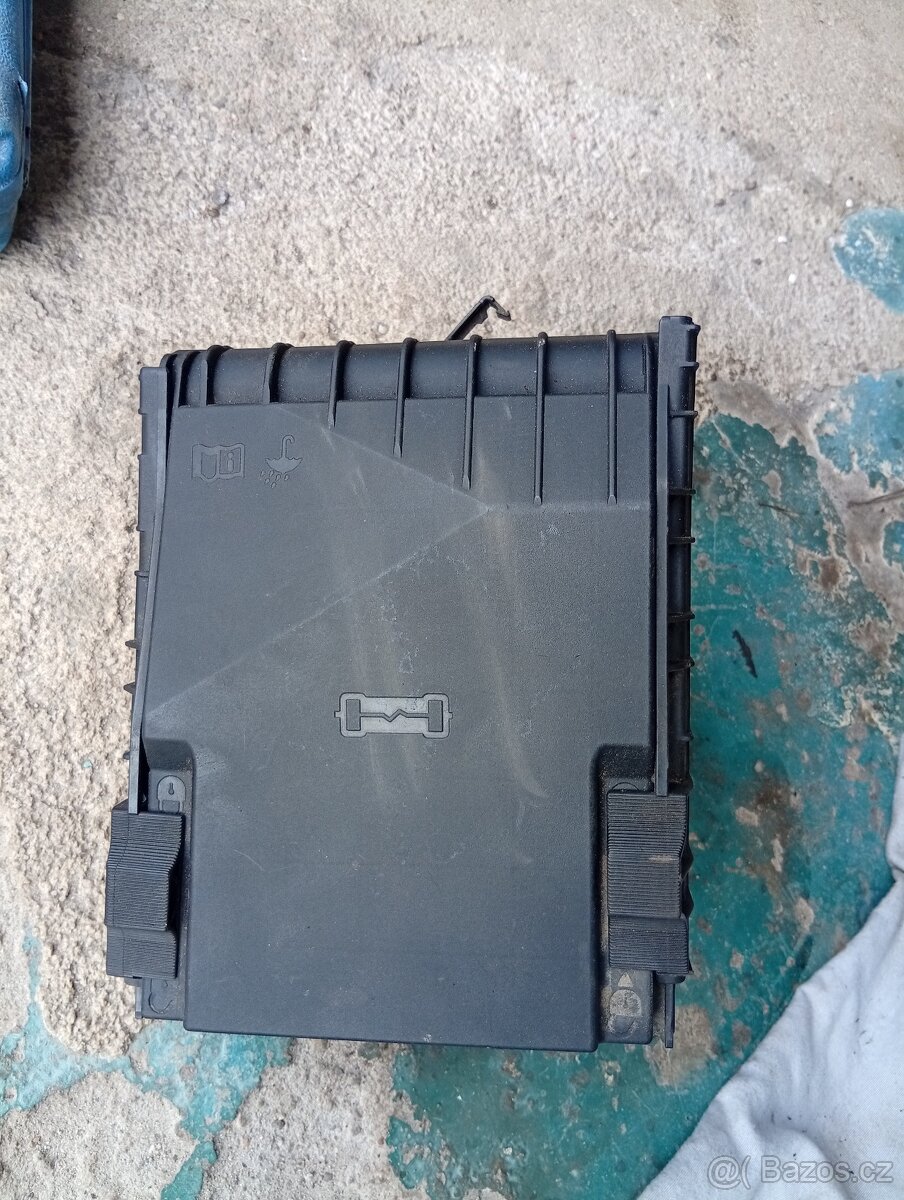 Prodám pojistkovou skříň na vw golf 5, 1.4 TSI , 103 kW, kom - 2