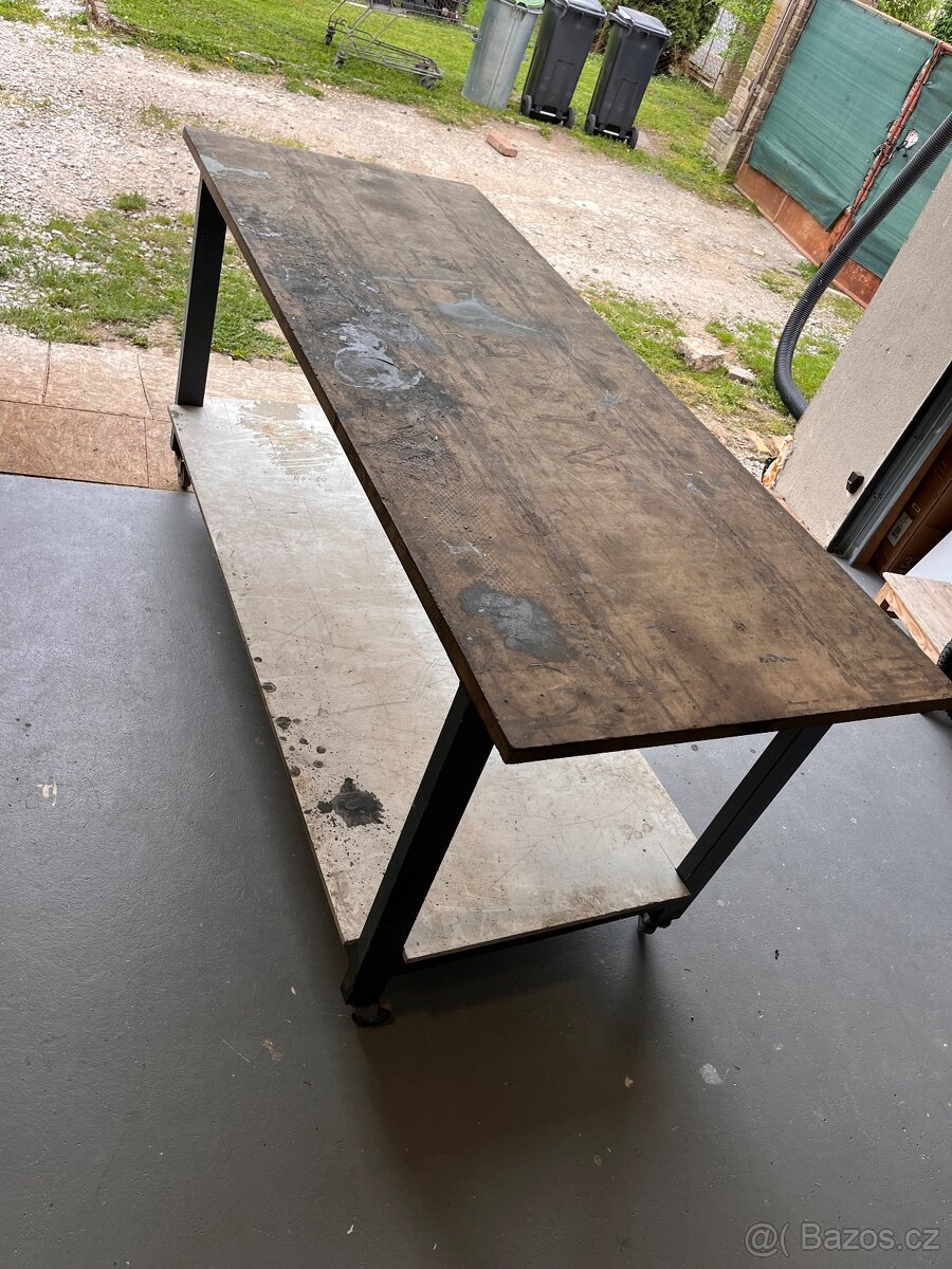 Dílenský pracovní stůl na kolečkách - 2