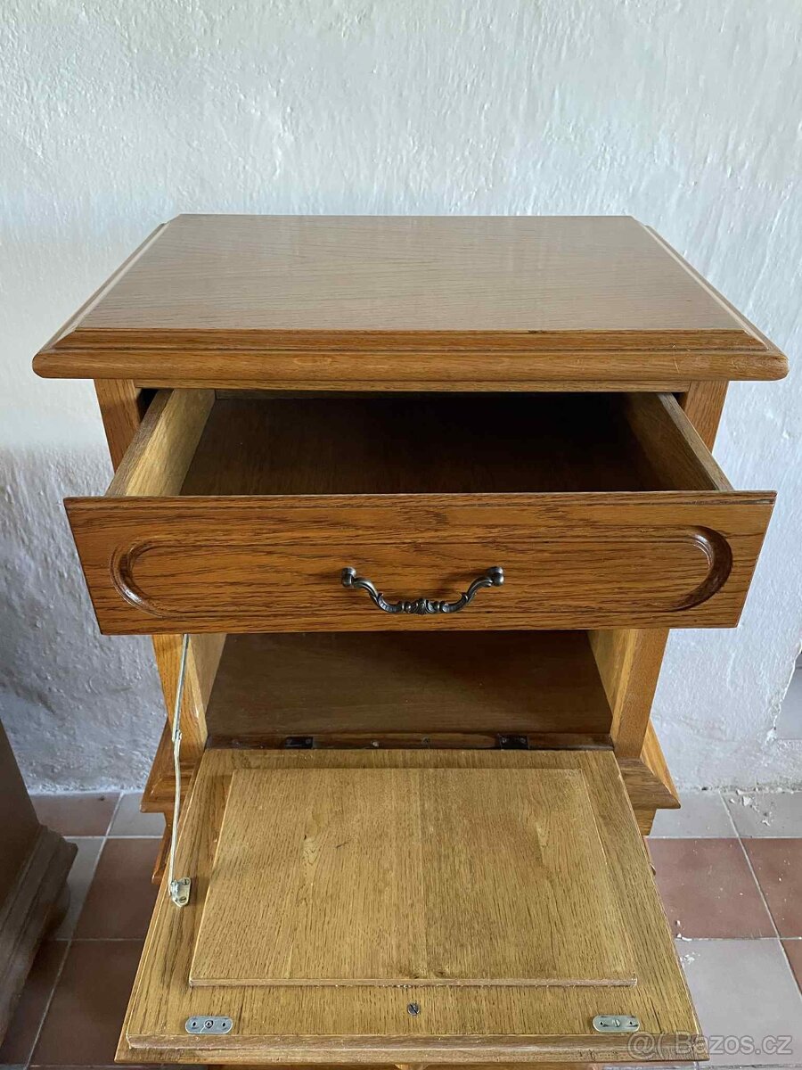 Dva rustikální noční stolky - 2
