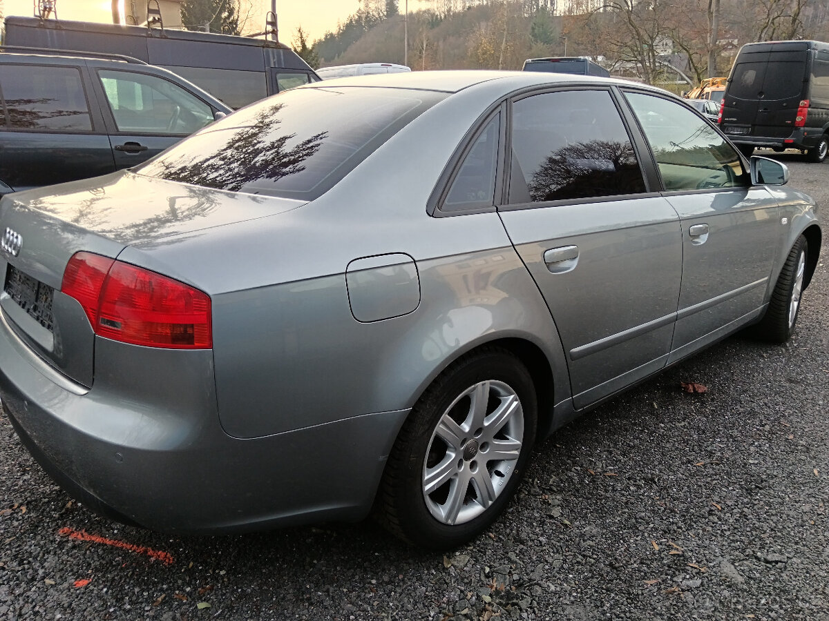 Audi A4 85 KW klima výhřev - - 2