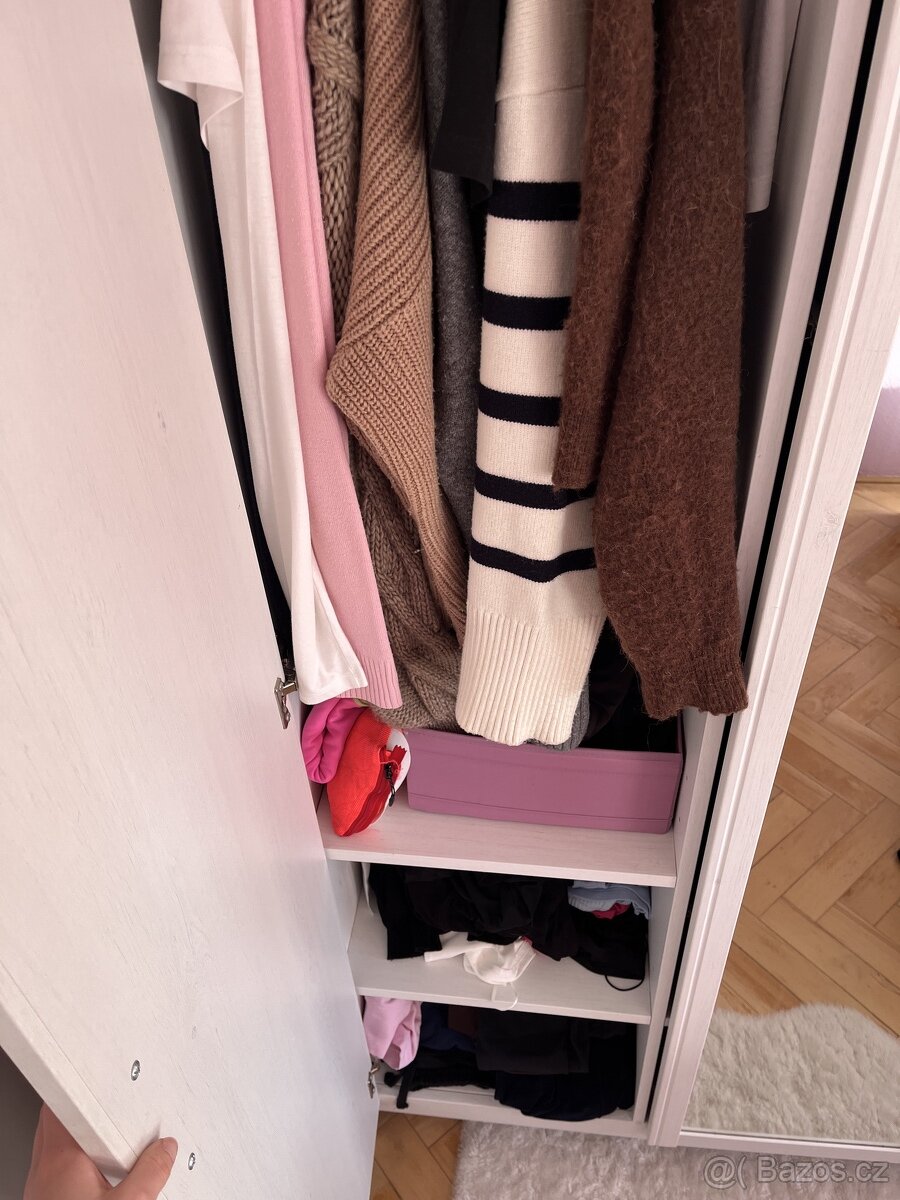 skříň na oblečení - 2
