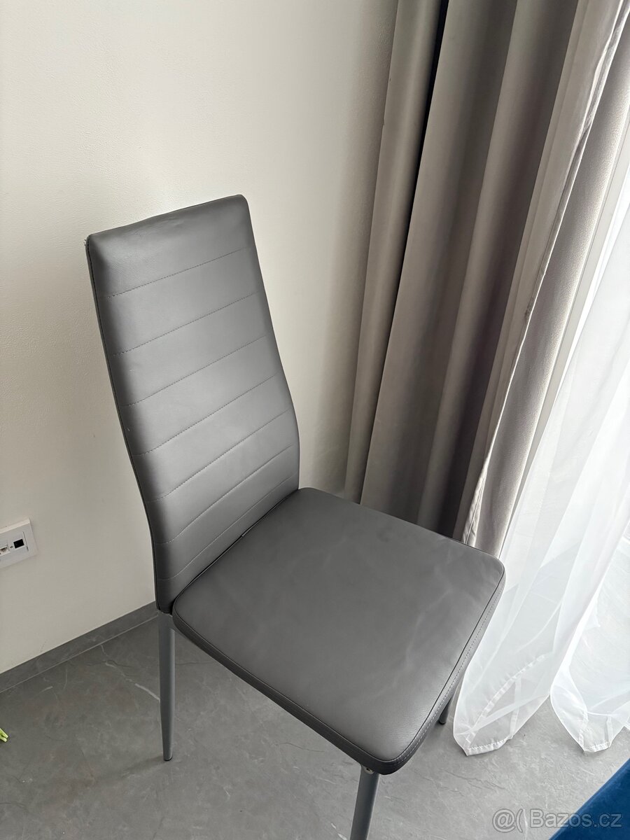 Jídelní stůl a židle - 2