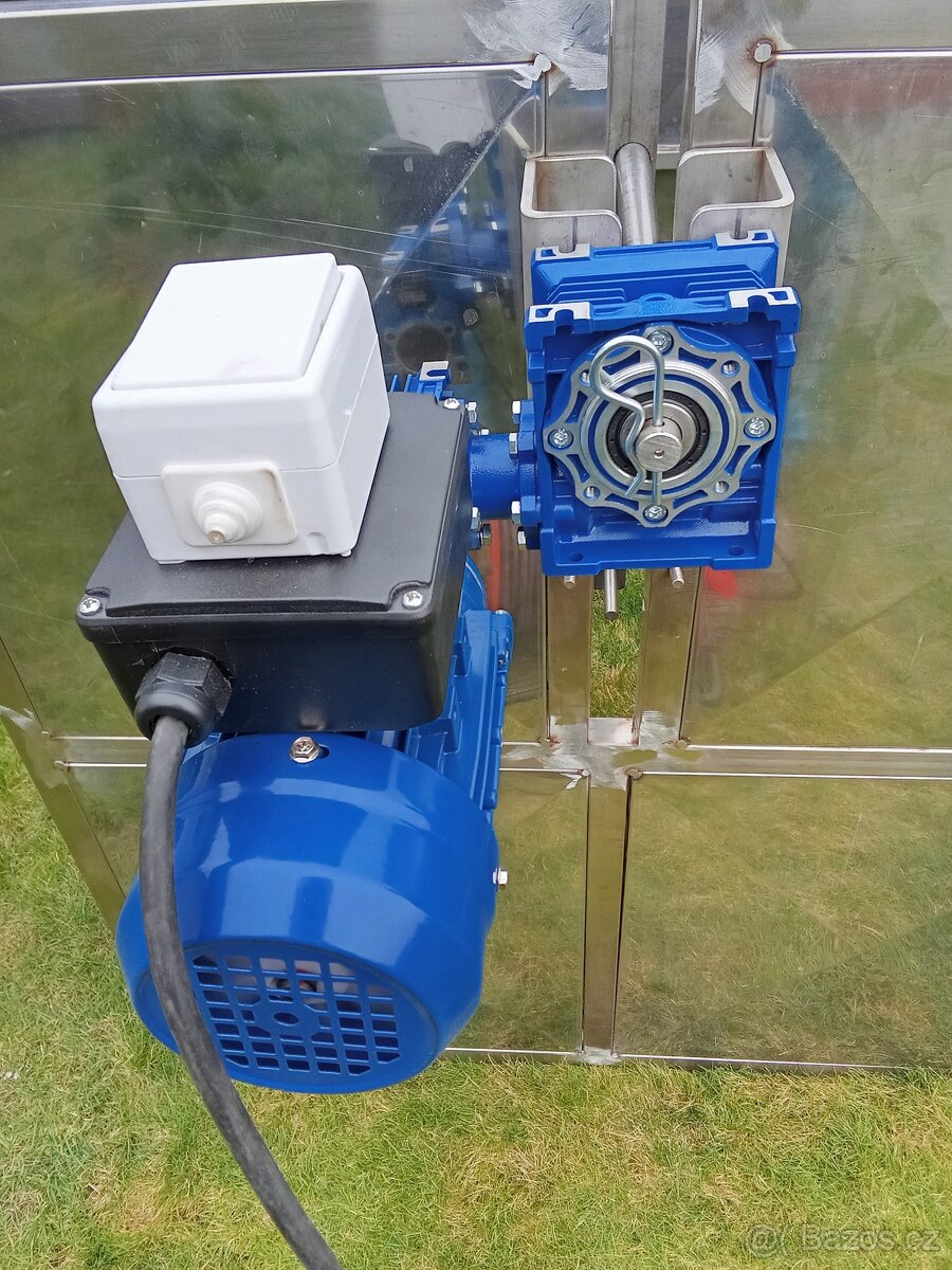 nerezový gril na sele - 2