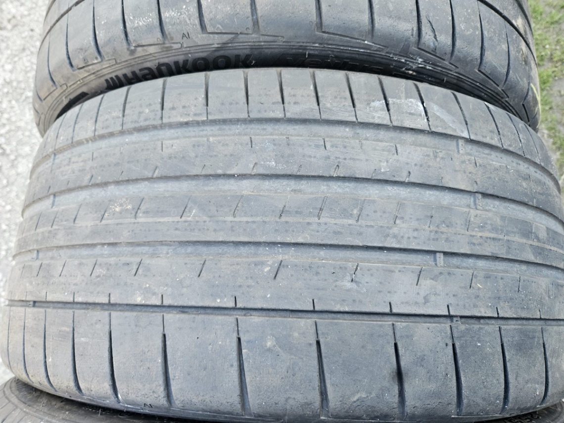 255/35R20 - 2