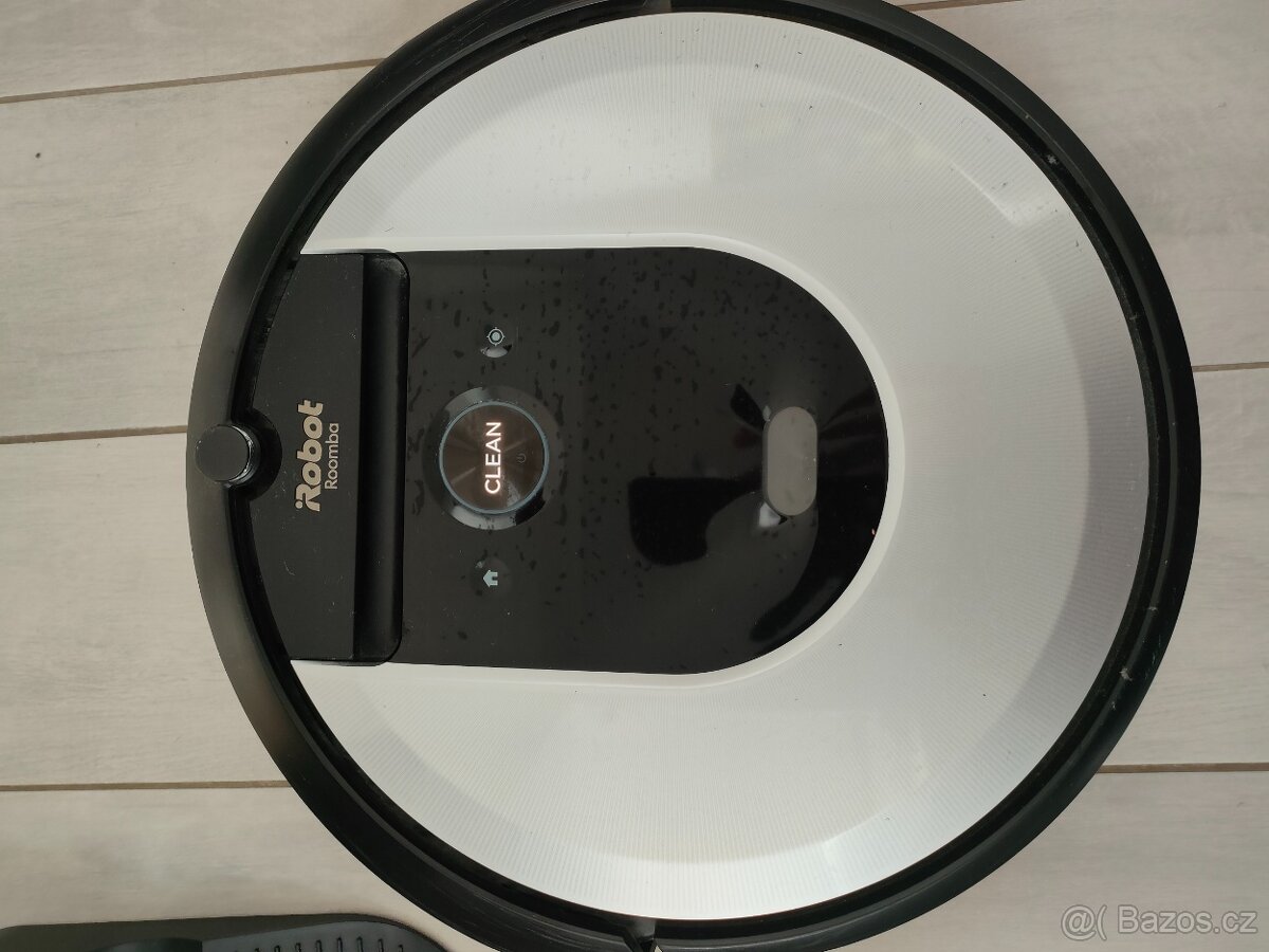 iRobot Roomba i7+ se samočisticí stanicí - 2