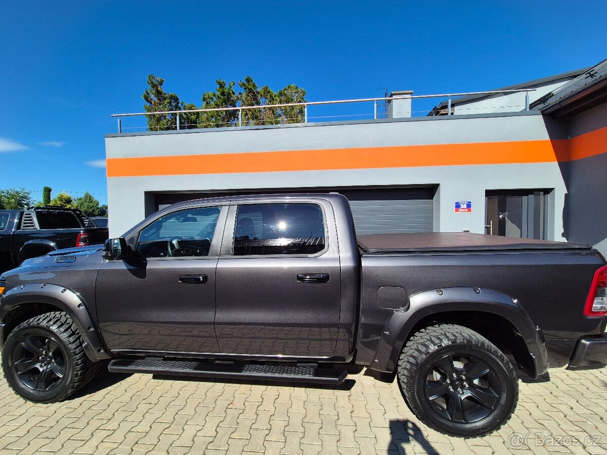 DODGE RAM 1500 5,7 HEMI 2024 4x4 odpočet DPH 8 000 km