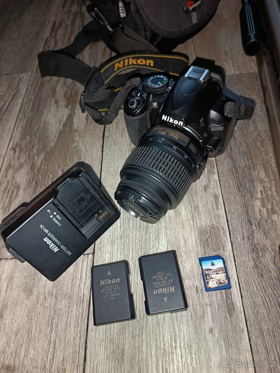 Nikon D3100 s příslušenstvím - 2