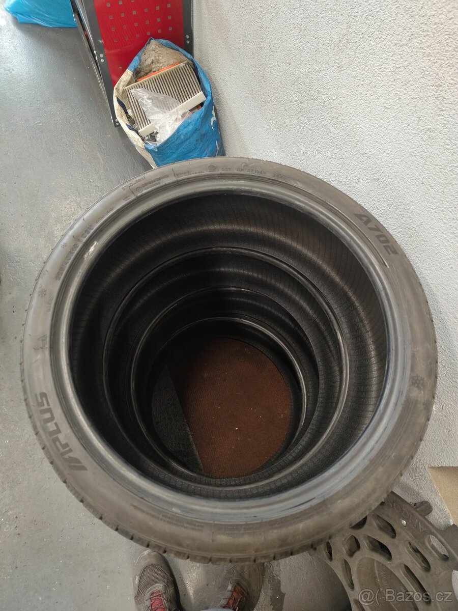 Zimní pneumatiky 225/40 r19 - 2