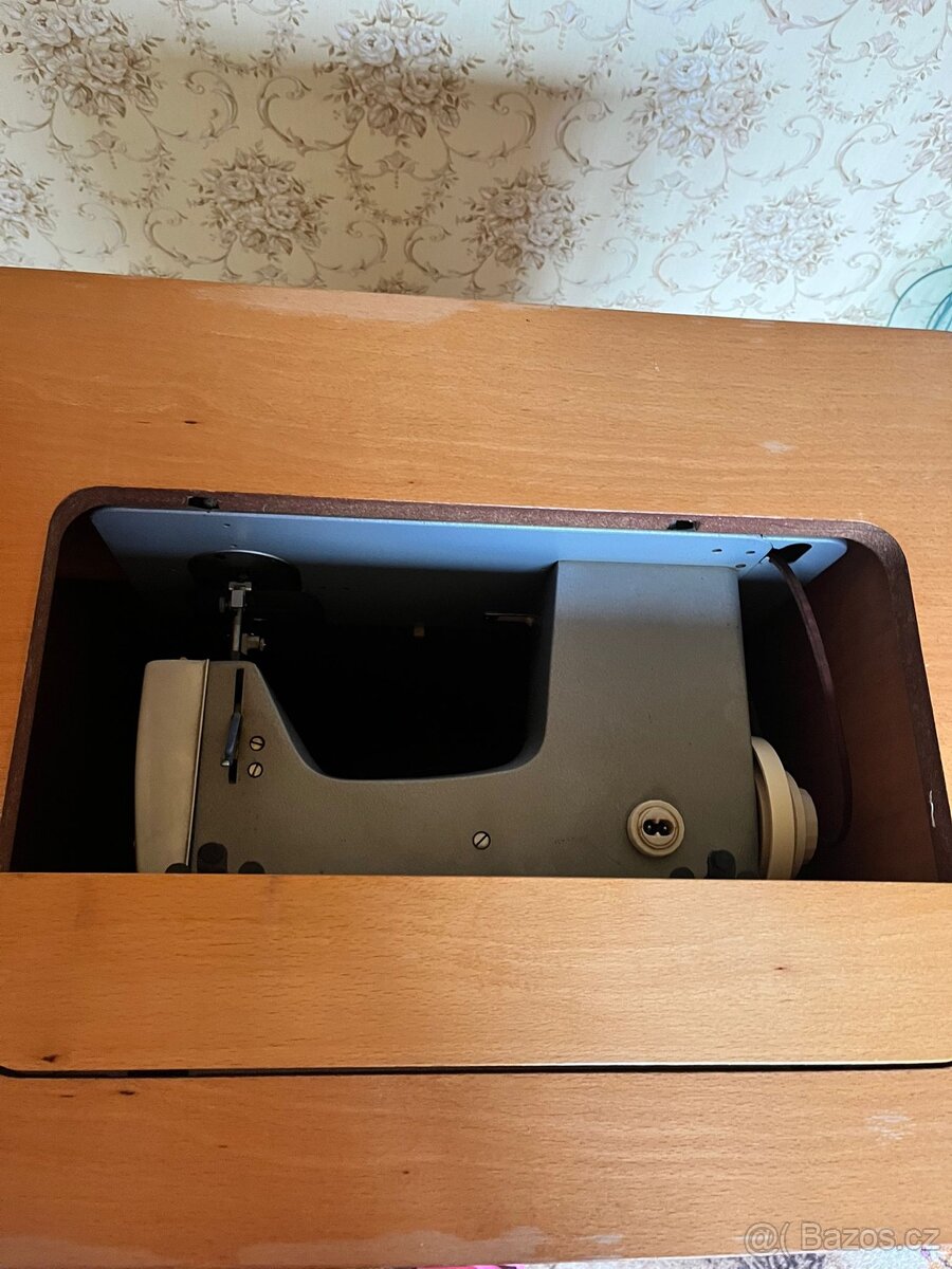 Šicí stroj Veritas + a návod - 2