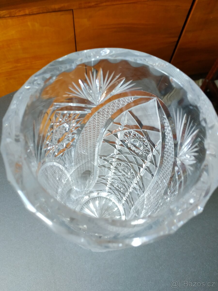 Broušená váza - 2