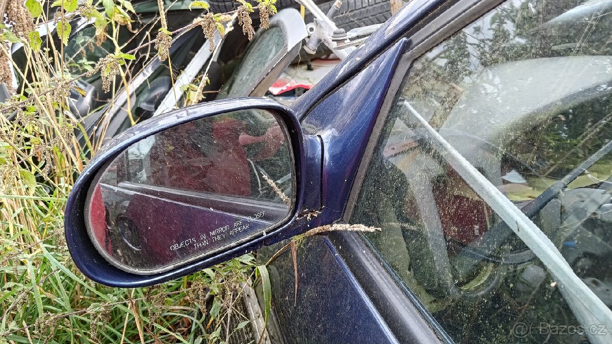 Kia Carnival II zpětné zrcátko - 2