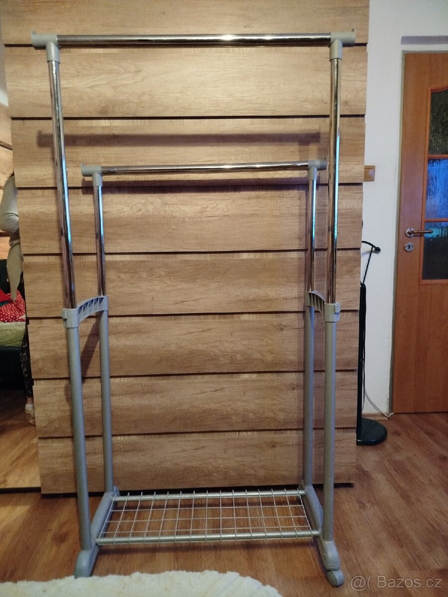 Stojan (věšák) na bundy - 2