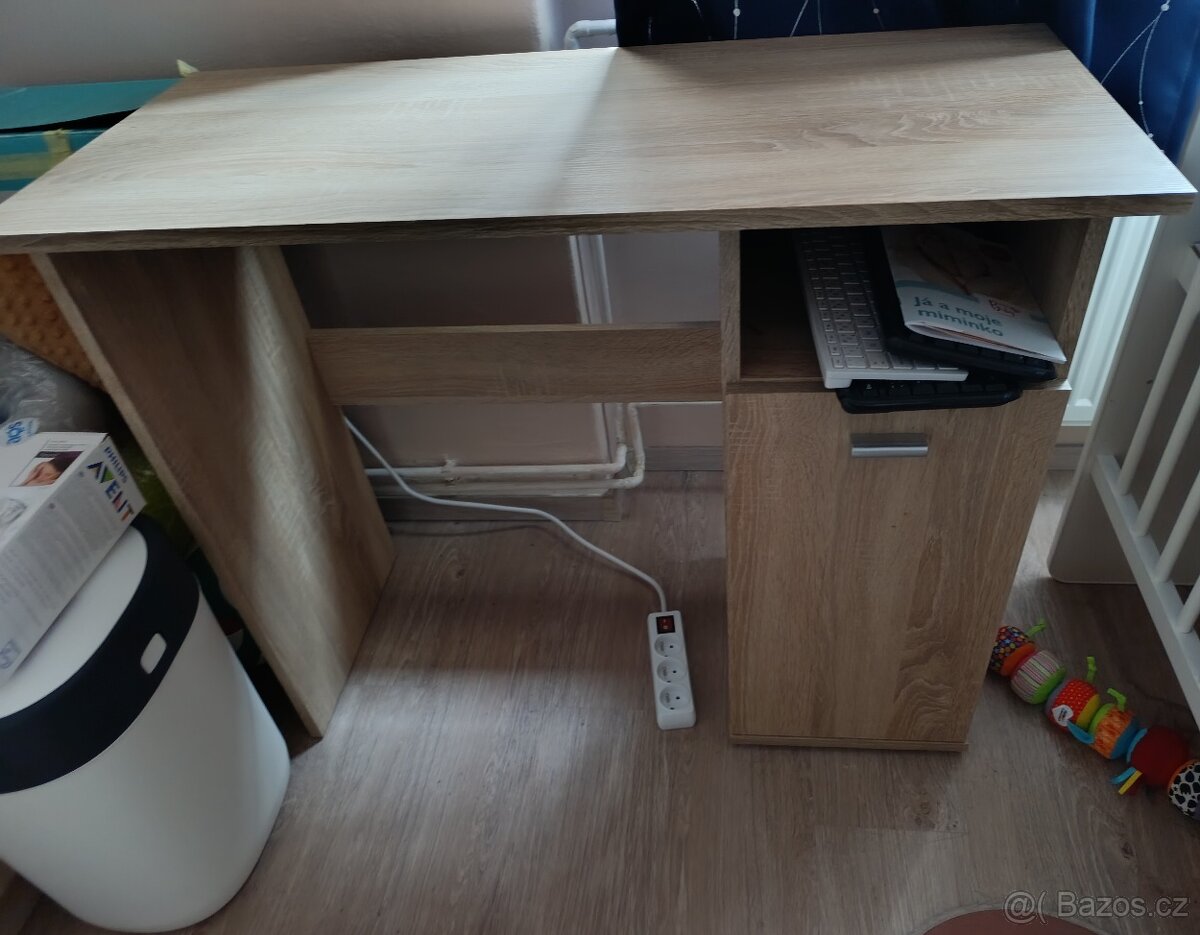 Pracovní stůl - 2