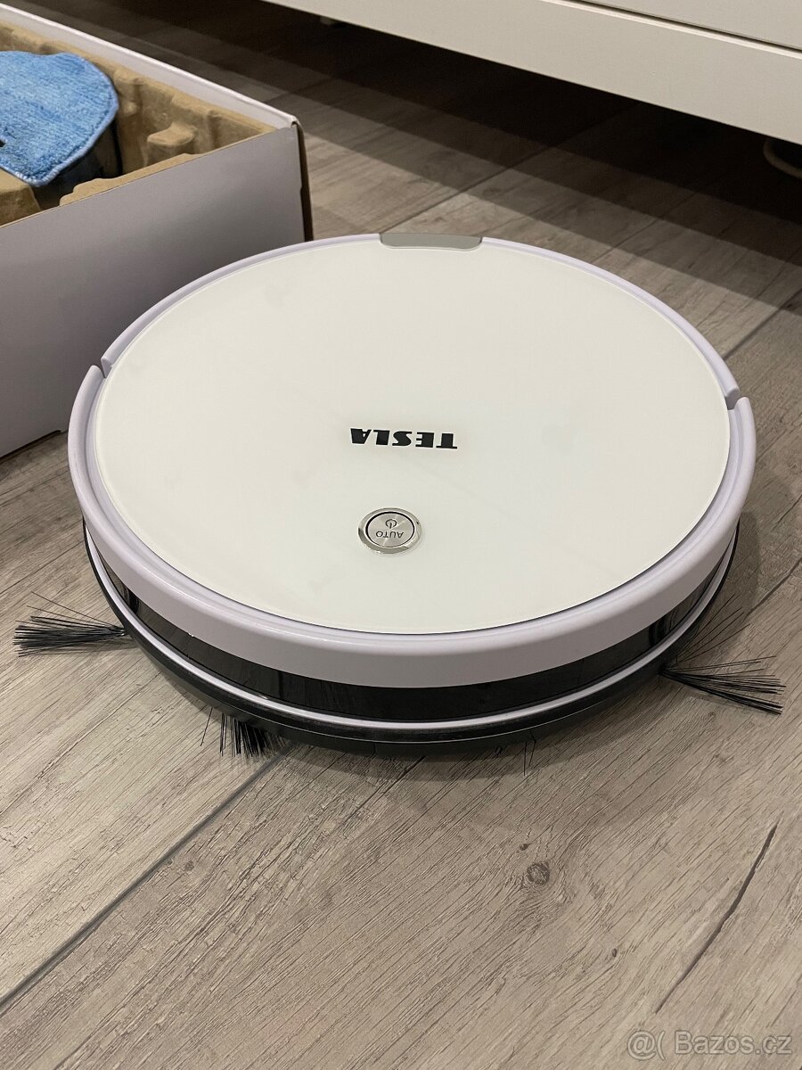 Tesla robotický vysavač - 2