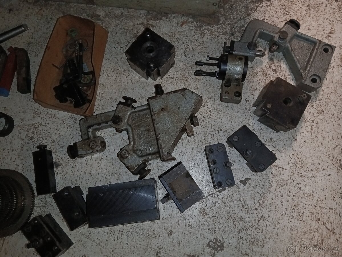 Skříň s příslušenstvím k soustruhu TOS SM16 - 2