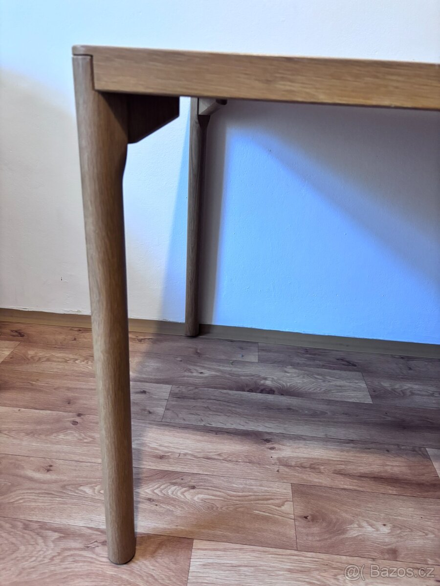 Stůl ze série Tonstad Ikea - 2