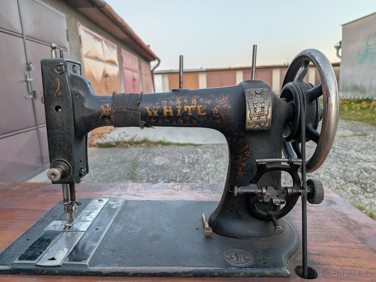 Prodám šicí stroj White - 2
