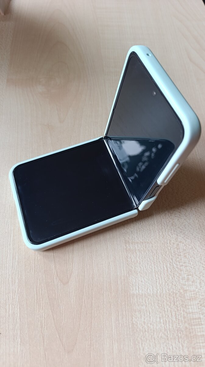 Samsung Galaxy Z Flip5 - 2