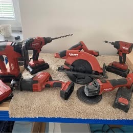 Hilti aku sada – profi nářadí, 6 strojů, 4 baterie, rychlona - 2