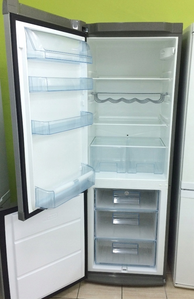 Chladnička Electrolux ENB32633X. - 2