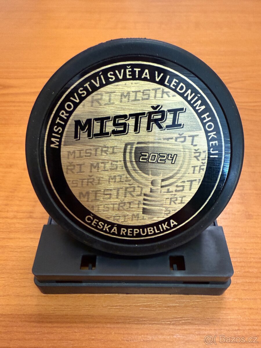 Zlatý puk OFFICIAL Rubena - MISTŘI MS 2024 kovová plaketa - 2