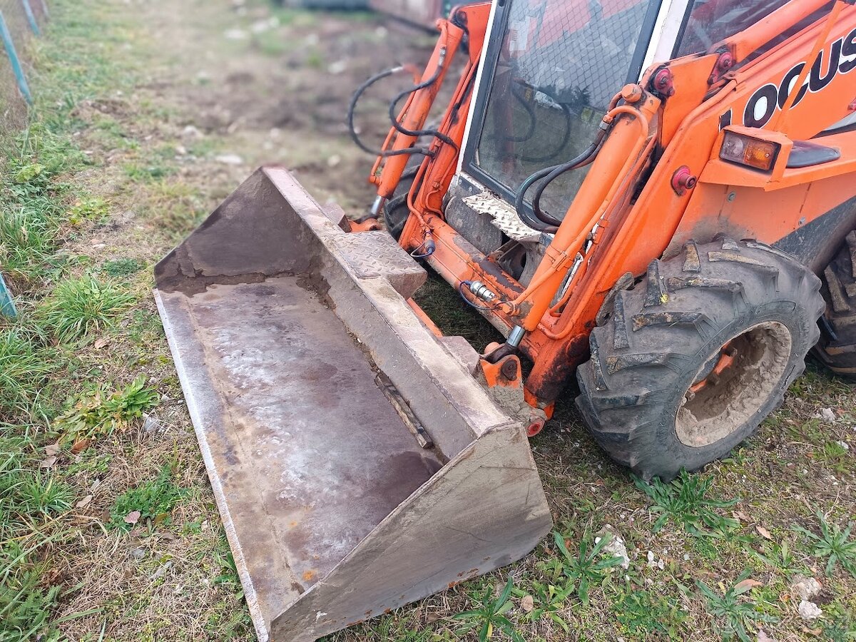 Smykový nakladač Locust 752 - 2