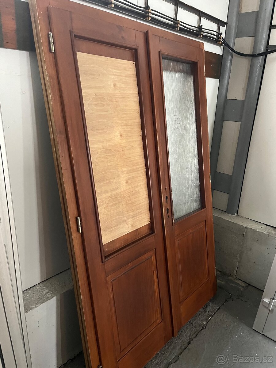 VCHODOVÉ DŘEVĚNÉ DVOUKŘÍDLÉ DVEŘE 145x218-PRAVÉ-PLZEŇ - 2