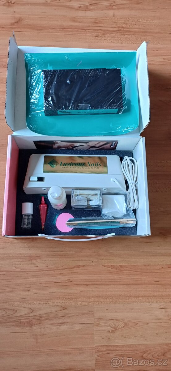 Sada na nehty, UV lampa na nehty Lustrous Nails - 2