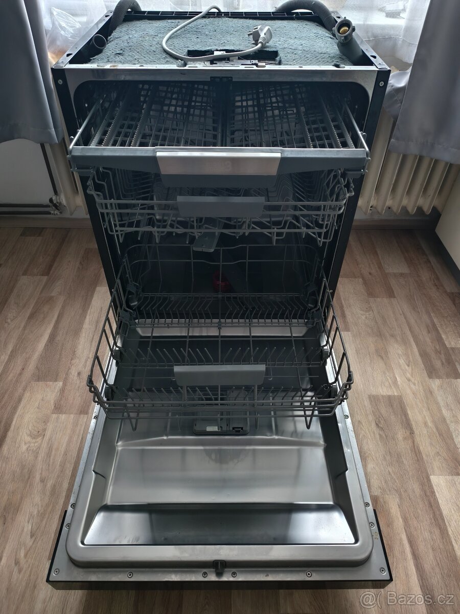 Prodám myčku AMICA MV 637 DCB černá - 2