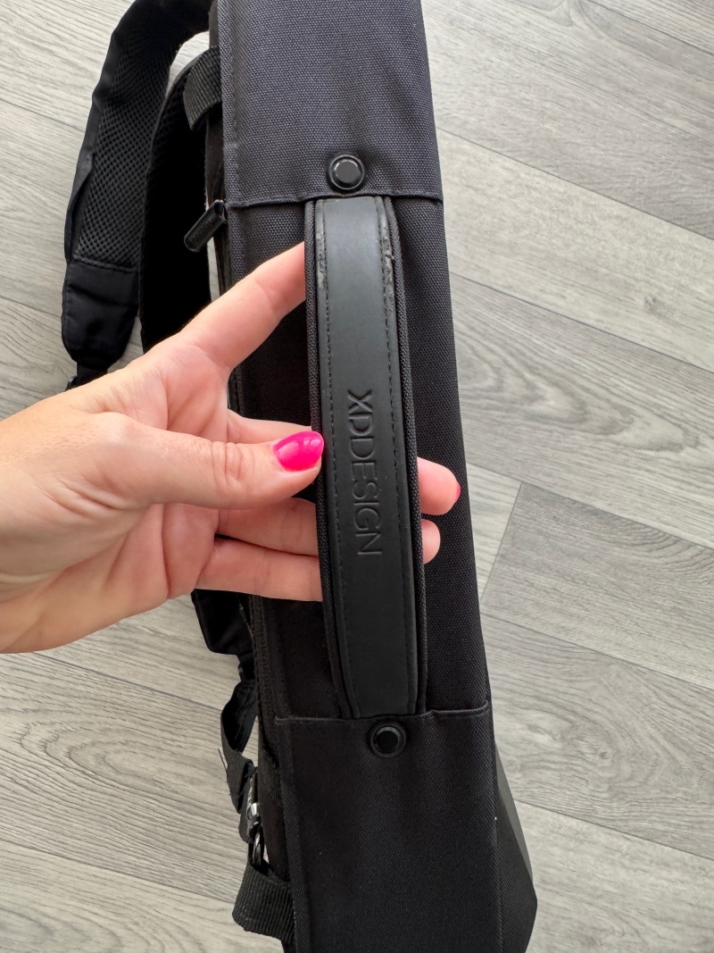 XD Design Bobby Edge 16", černý batoh na notebook - 2