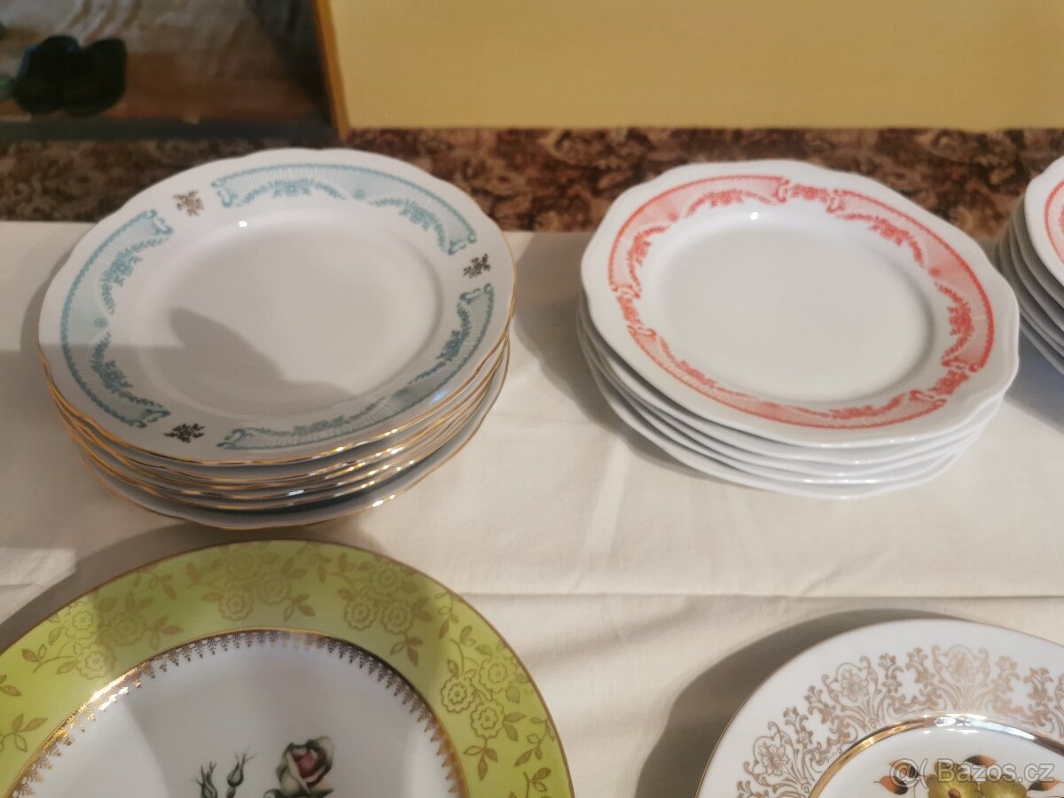 Jídelní servisy, ozdobná karemika, popelníky aj. - 2