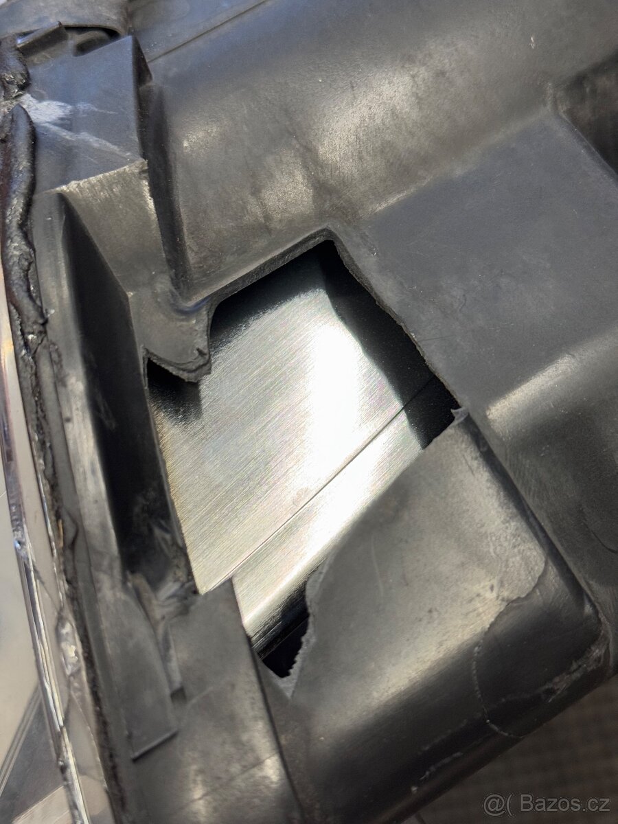 Světlomet W204 bi-xenon - 2