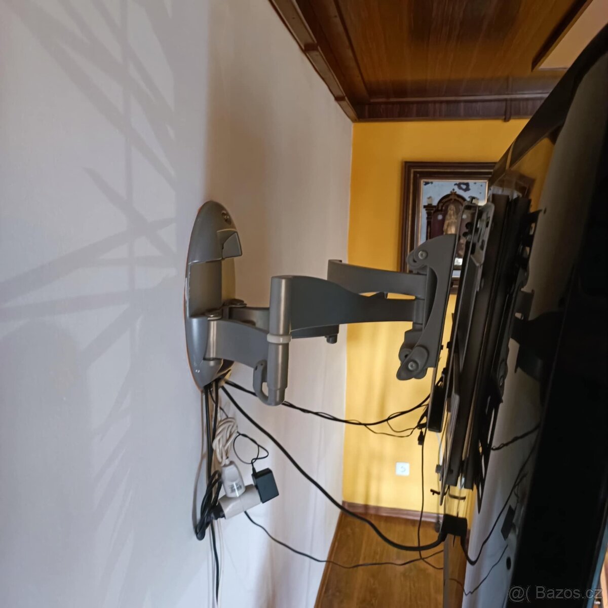 Držák na televizi - 2