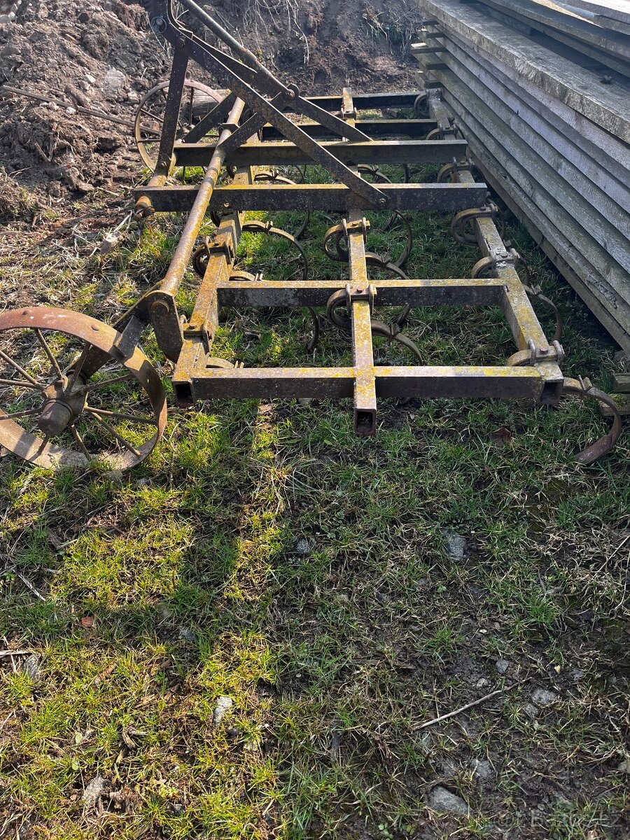 Radličkový kultivátor - 2