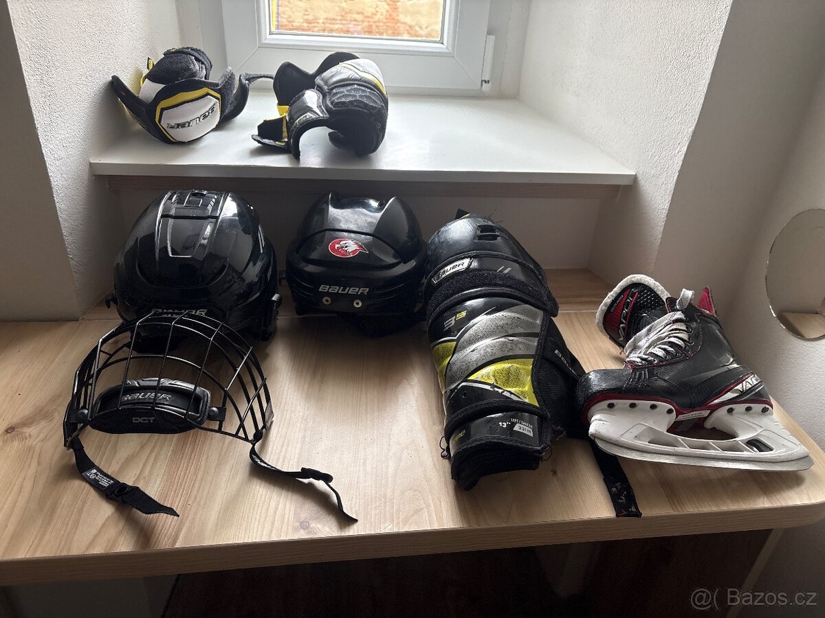 Celá hokejová výstroj - 2