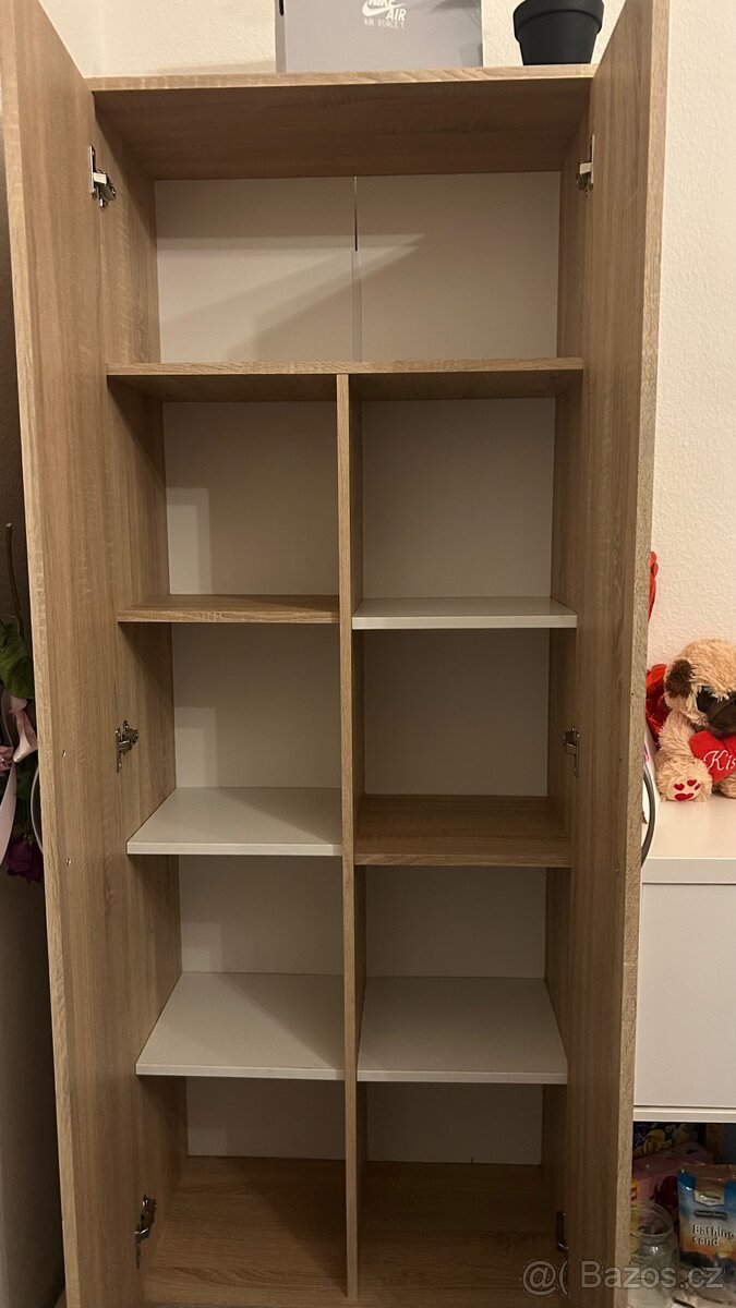 skříň s policemi - 2