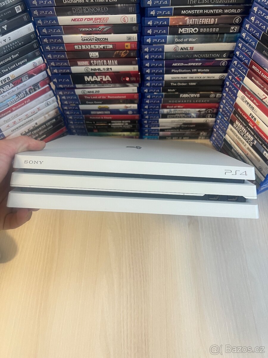 Herní konzole PS4 / PlayStation 4 PRO bílá - 2