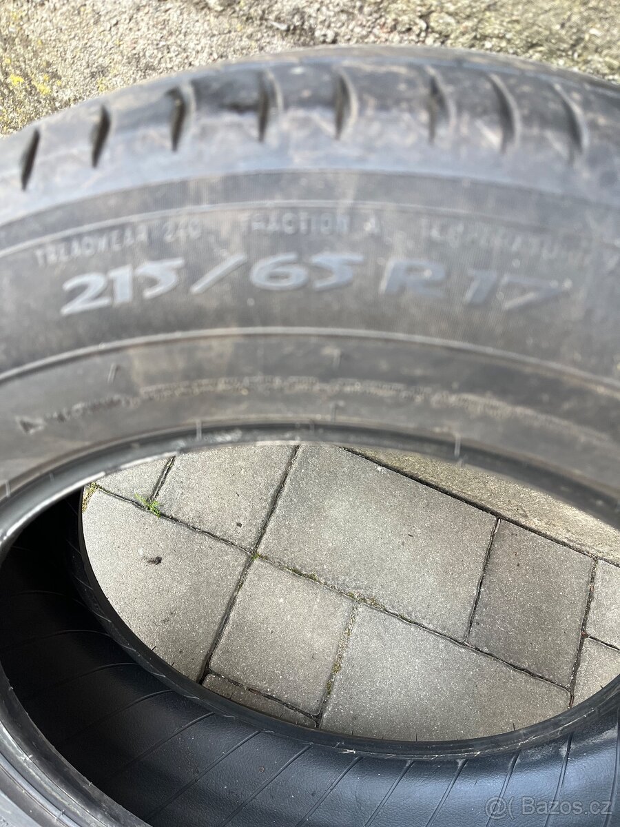 Pneu michelin 215/65 17 - 2