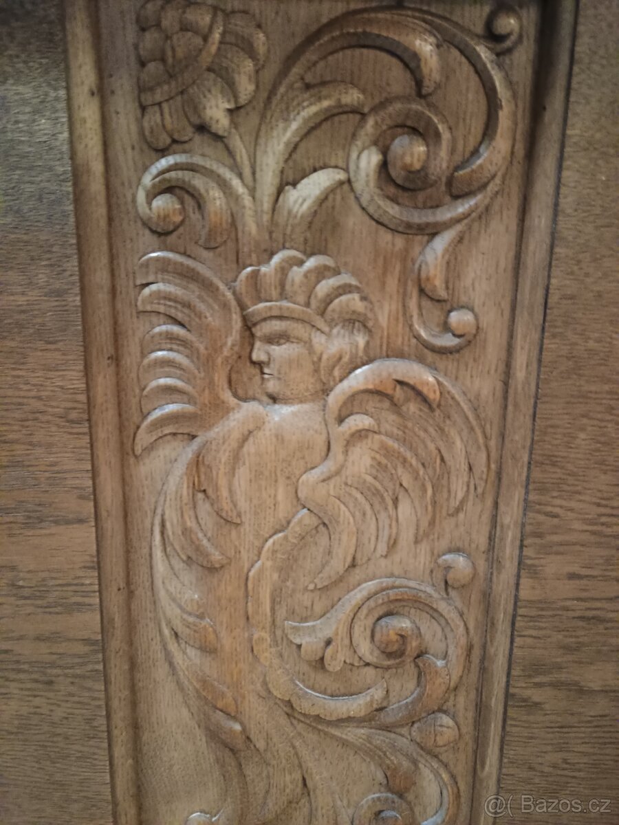 Masivní pracovní stůl s vyřezávanými ornamenty - 2