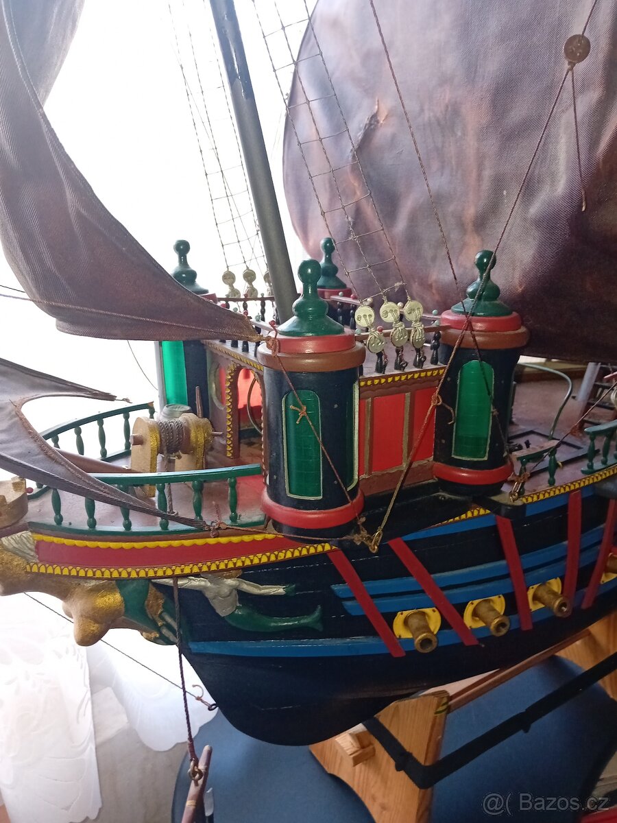 Stary model historickej plachetnice - 2